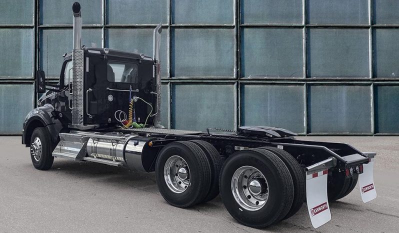 T880 Day Cab full