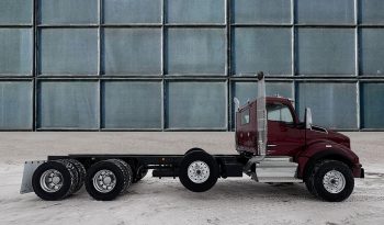 T880 Tri-Axle Cab & Chassis full