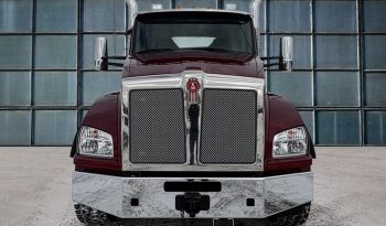 T880 Tri-Axle Cab & Chassis full