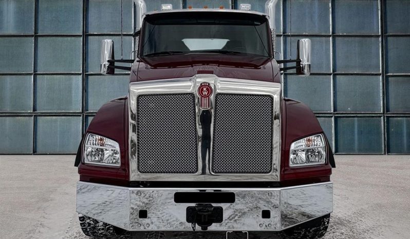 T880 Tri-Axle Cab & Chassis full