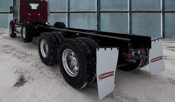 T880 Tri-Axle Cab & Chassis full