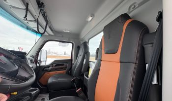 T880 Tri-Axle Cab & Chassis full