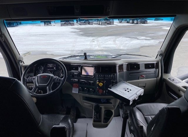 Peterbilt 579 full