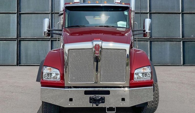 T880 Tri-Axle Cab & Chassis full