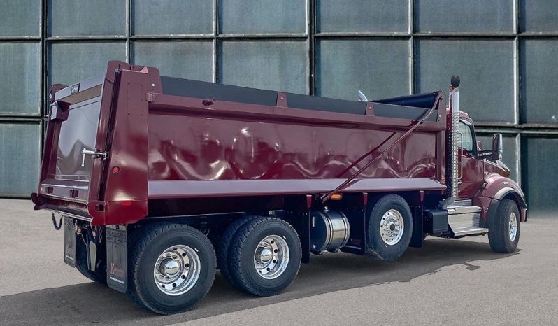 T880 Tri-Axle Cab & Chassis full