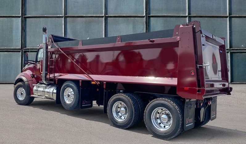 T880 Tri-Axle Cab & Chassis full